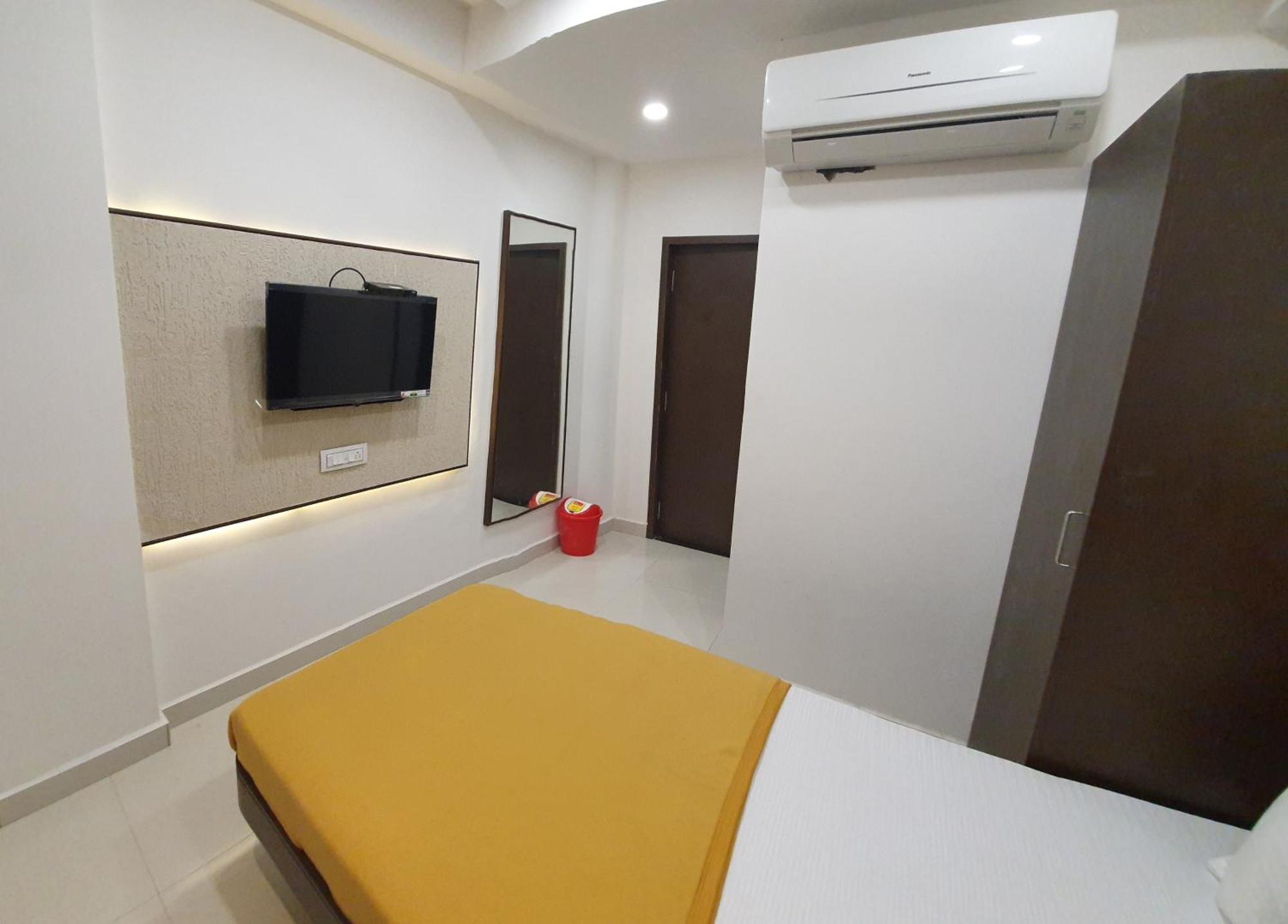 Hotel N K Bhuj Exterior photo