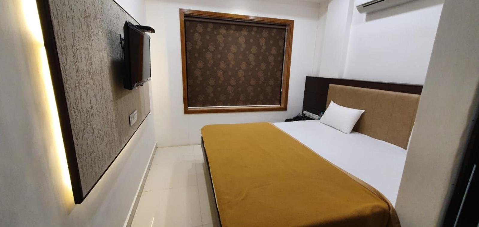 Hotel N K Bhuj Exterior photo